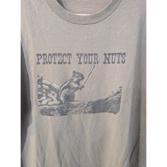 VINTAGE "Protect Your Nuts" Squirrel Graphic T-Shirt Distressed Men's LARGE - Picture 2 of 4